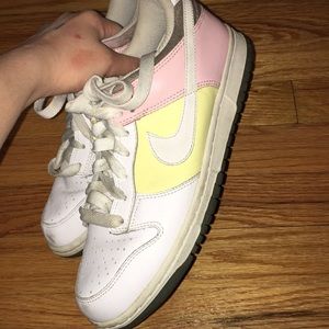 PASTEL VINTAGE NIKES